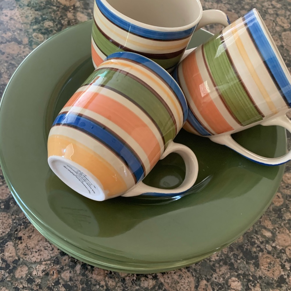 Dinnerware set - Picture 2 of 4